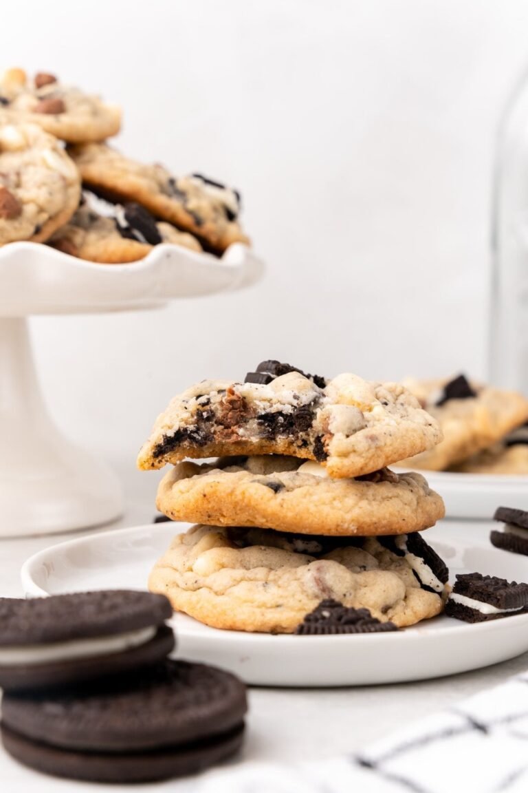 https://images.thekolleekitchen.com/cdn-cgi/image/width1067quality85fautofitscale-down/oreo-chocolate-chip-cookies/oreo-chocolate-chip-cookies-22.jpg
